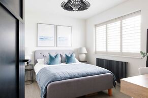 Stylish 4 Bed Home Close to Beach