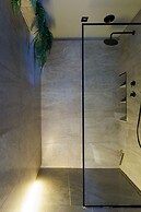 Stylish 4 Bed Home Close to Beach