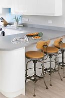 Stylish 4 Bed Home Close to Beach