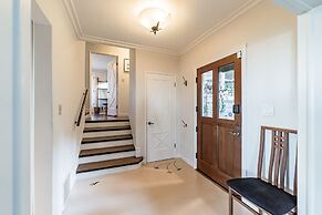 Charming 1933 Ridge-top Home With Stunning Views 4 Bedroom Home