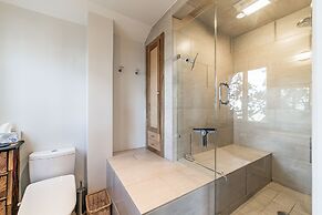 Charming 1933 Ridge-top Home With Stunning Views 4 Bedroom Home