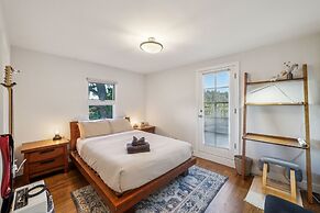 Charming 1933 Ridge-top Home With Stunning Views 4 Bedroom Home