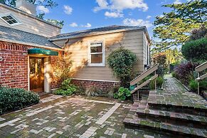 Charming 1933 Ridge-top Home With Stunning Views 4 Bedroom Home