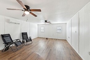 Silos And Stadium Family Oasis Awaits 3 Bedroom Home