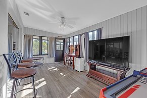 Waterfront Retreat W/ Canal Access 3 Bedroom Home