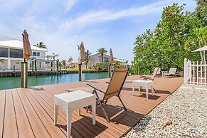 21591/3 Waterfront Duplex With Pool And Spa - Manor 4 Bedroom Home