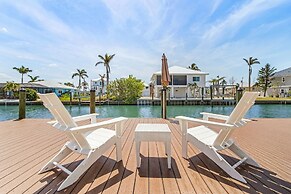 21591/3 Waterfront Duplex With Pool And Spa - Manor 4 Bedroom Home