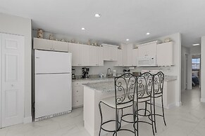 21591/3 Waterfront Duplex With Pool And Spa - Manor 4 Bedroom Home