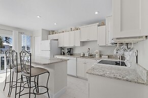 21591/3 Waterfront Duplex With Pool And Spa - Manor 4 Bedroom Home