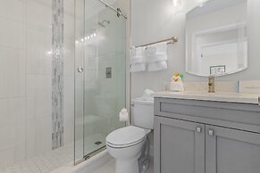 21591/3 Waterfront Duplex With Pool And Spa - Manor 4 Bedroom Home