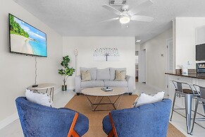 21591/3 Waterfront Duplex With Pool And Spa - Manor 4 Bedroom Home