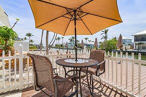 21591/3 Waterfront Duplex With Pool And Spa - Manor 4 Bedroom Home