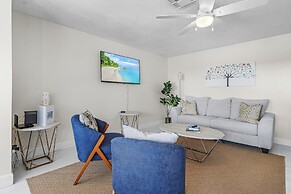 21591/3 Waterfront Duplex With Pool And Spa - Manor 4 Bedroom Home