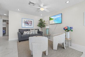 21591/3 Waterfront Duplex With Pool And Spa - Manor 4 Bedroom Home