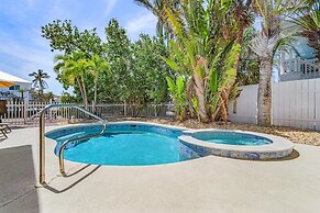 21591/3 Waterfront Duplex With Pool And Spa - Manor 4 Bedroom Home