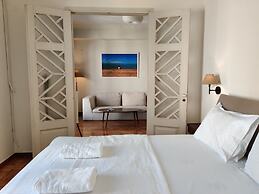 Stylish 1BR Apt With Retro Kitchen View Balcony