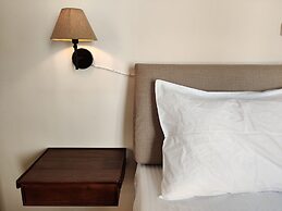 Stylish 1BR Apt With Retro Kitchen View Balcony