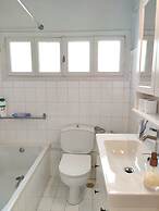 Stylish 1BR Apt With Retro Kitchen View Balcony