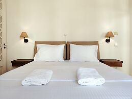 Stylish 1BR Apt With Retro Kitchen View Balcony