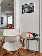 Stylish 1BR Apt With Retro Kitchen View Balcony