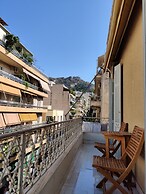 Stylish 1BR Apt With Retro Kitchen View Balcony