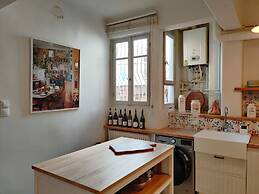 Stylish 1BR Apt With Retro Kitchen View Balcony