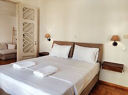 Stylish 1BR Apt With Retro Kitchen View Balcony