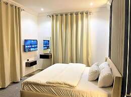 Amia Gold Luxury Apartment