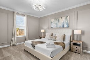 Chic 5bed Home With Themed Rooms