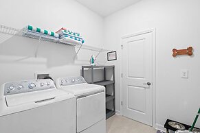 Chic Spacious 5BR Retreat Near Disney