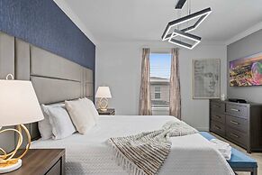 Chic Spacious 5BR Retreat Near Disney