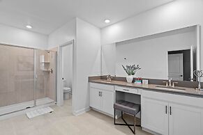 Chic Spacious 5BR Retreat Near Disney