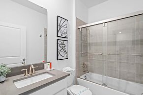 Chic Spacious 5BR Retreat Near Disney