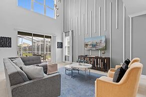 Chic Spacious 5BR Retreat Near Disney