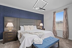 Chic Spacious 5BR Retreat Near Disney