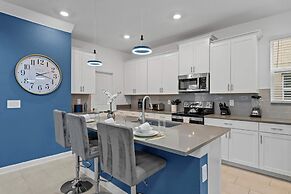 Chic Spacious 5BR Retreat Near Disney