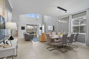 Chic Spacious 5BR Retreat Near Disney