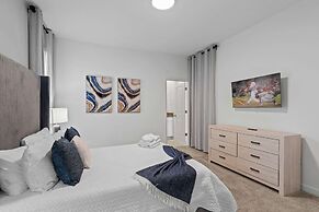 Chic Spacious 5BR Retreat Near Disney