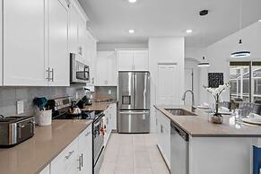 Chic Spacious 5BR Retreat Near Disney