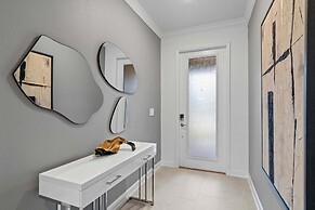 Chic Spacious 5BR Retreat Near Disney