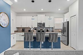 Chic Spacious 5BR Retreat Near Disney