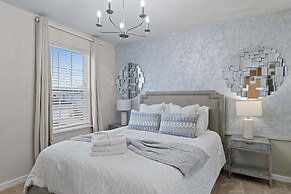 Chic 7bed With Private Pool Theme Bedrooms