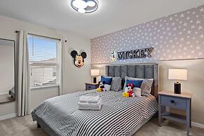 Chic 7bed With Private Pool Theme Bedrooms