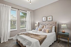 Magical 6BR Retreat With Pool Best Location