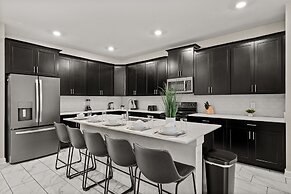 Magical 6BR Retreat With Pool Best Location