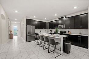 Magical 6BR Retreat With Pool Best Location