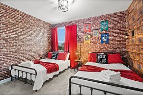 Magical 6BR Retreat With Pool Best Location