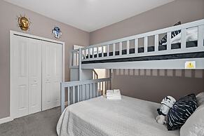 Magical 6BR Retreat With Pool Best Location