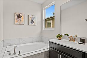 Magical 6BR Retreat With Pool Best Location