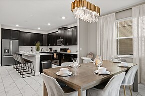 Magical 6BR Retreat With Pool Best Location